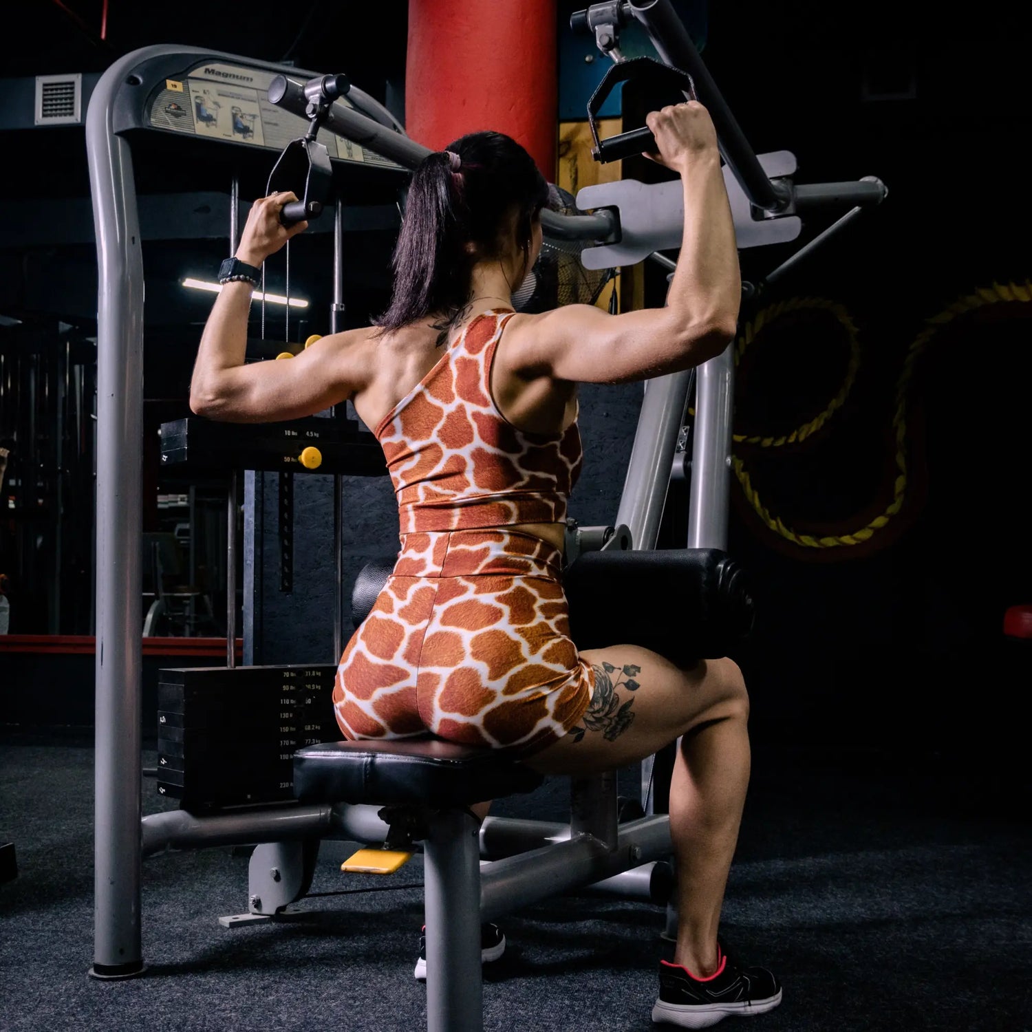 Atleta entrenando con máxima energía y enfoque mental, suplementación deportiva de PROTE,INC.