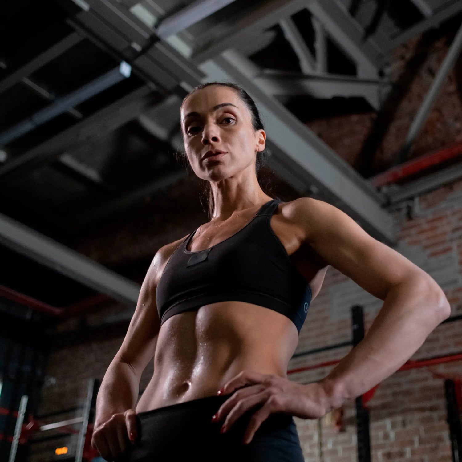 Atleta en etapa de definición muscular y quema de grasa, suplementación deportiva premium de PROTE,INC.