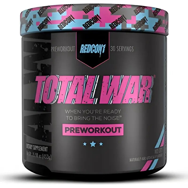 Envase cilíndrico negro con tapa pixelada rosa y azul etiquetado redcon1 total war preworkout para pre entreno